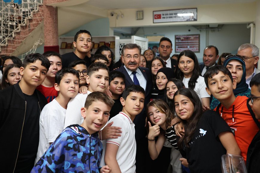 BAŞKAN ODABAŞI OKUL KERMESİNE KATILDI
